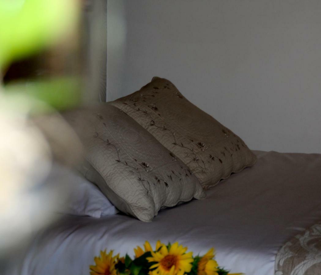 Une Chambre En Ville Saintes Exterior foto