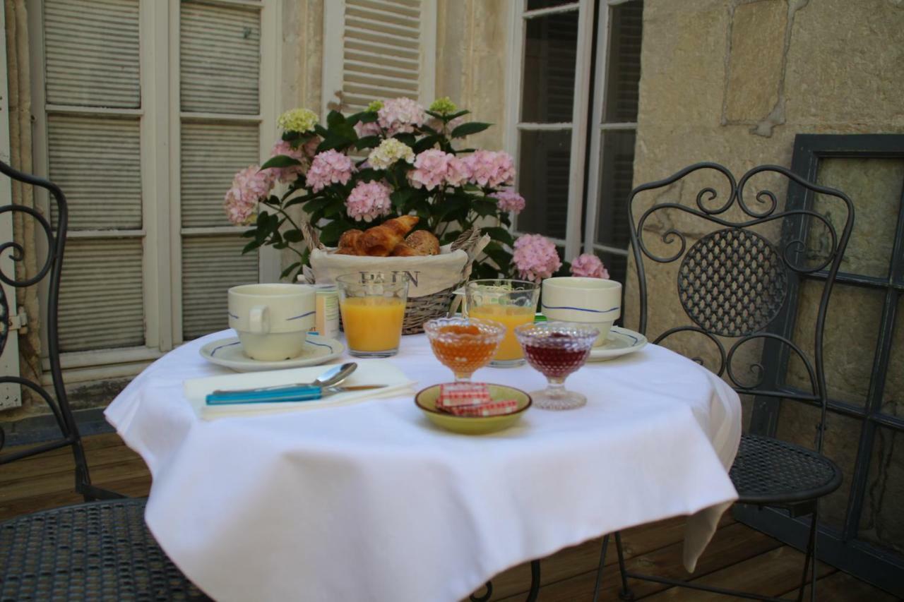 Une Chambre En Ville Saintes Exterior foto