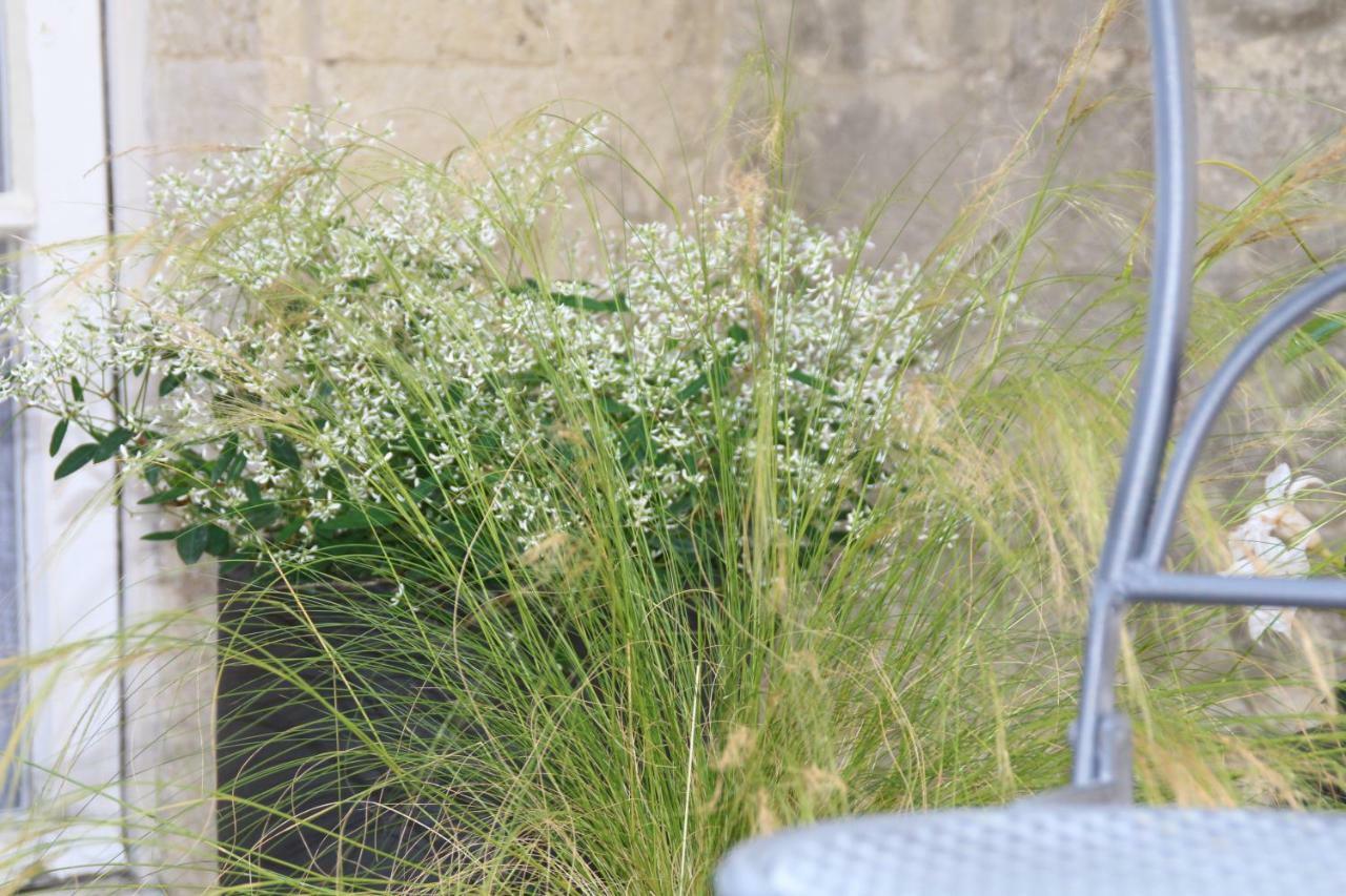Une Chambre En Ville Saintes Exterior foto